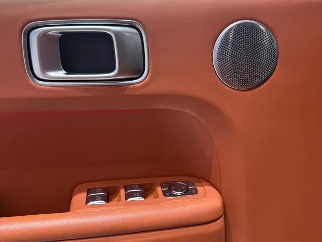 Li Auto L8 — Фото автомобиля 11