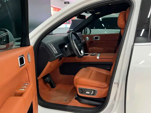 Li Auto L7 — Фото автомобиля 10