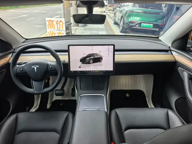 Tesla Model Y — Фото автомобиля 9