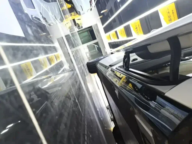 Li Auto MEGA — Фото автомобиля 21
