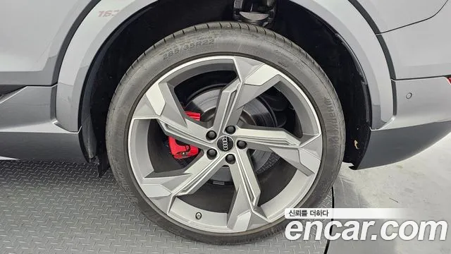 Audi SQ8 e-tron — Фото автомобиля 20