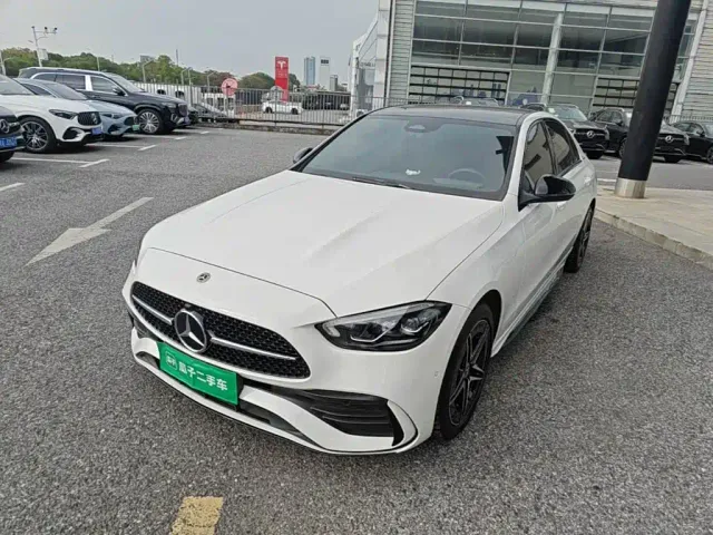 Фотография автомобиля — Mercedes-Benz C-Class