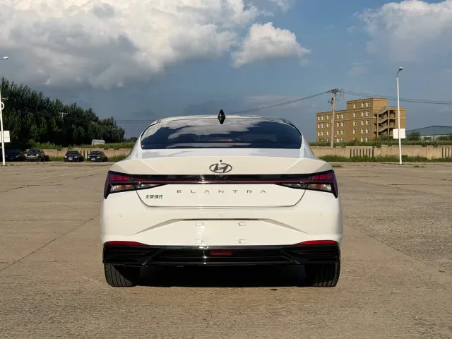 Hyundai Elantra — Фото автомобиля 5