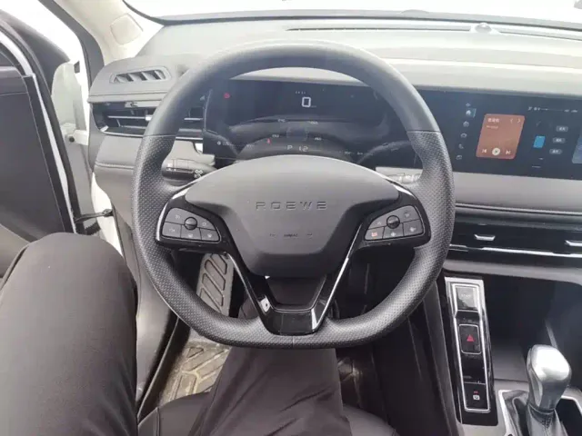 Roewe i5 — Фото автомобиля 6