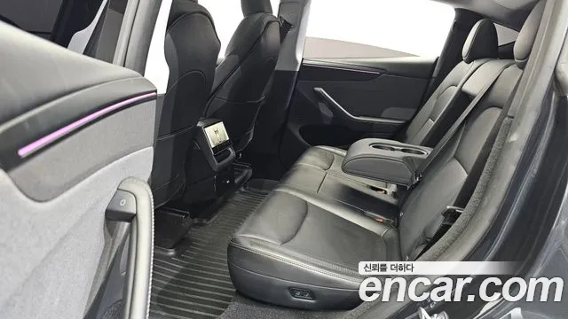 Tesla Model Y — Фото автомобиля 12