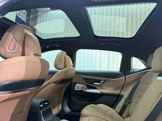 Mercedes-Benz E-Class — Фото автомобиля 13