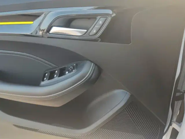 Roewe i5 — Фото автомобиля 7