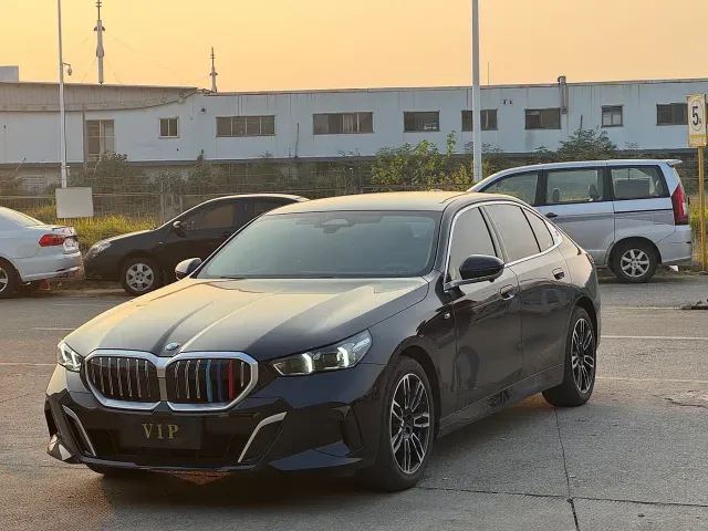 Фотография автомобиля — BMW 5 Series