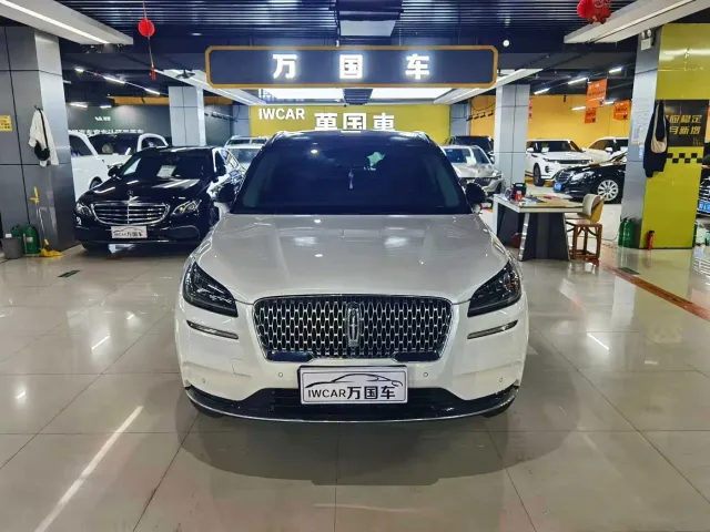 Lincoln Corsair — Фото автомобиля 3