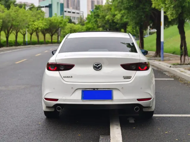 Mazda Axela — Фото автомобиля 5