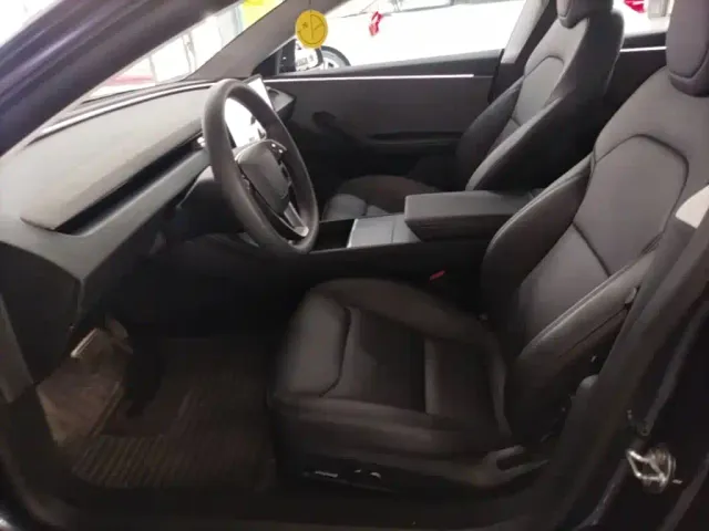 Tesla Model 3 — Фото автомобиля 14