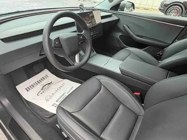 Tesla Model 3 — Фото автомобиля 4
