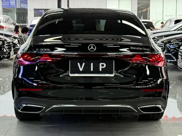 Mercedes-Benz E-Class — Фото автомобиля 4