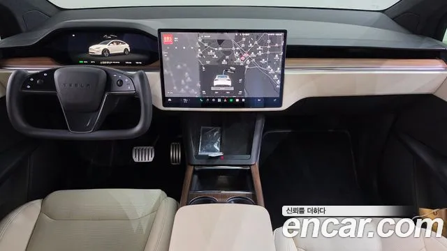 Tesla Model X — Фото автомобиля 7