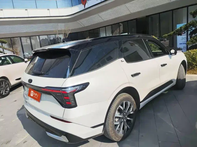 Ford Edge — Фото автомобиля 2