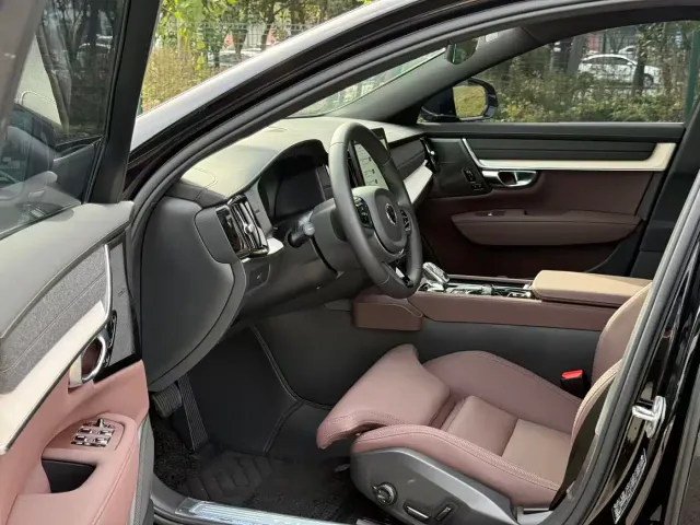 Volvo S90 — Фото автомобиля 4