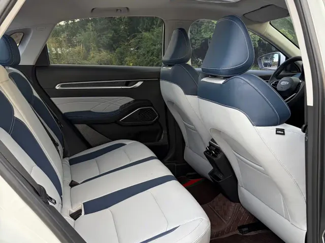 Geely Emgrand — Фото автомобиля 8