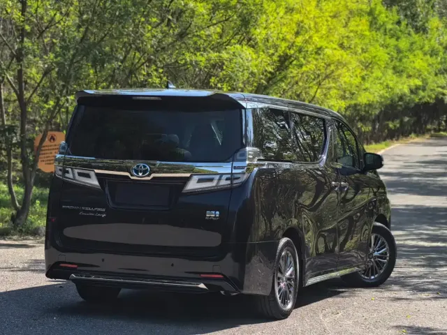 Toyota Vellfire 2021 Crown Hybrid 2.5L HV Supreme Edition — Фото автомобиля 6