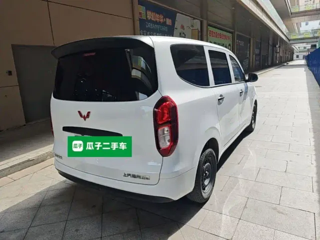 Wuling Hongguang — Фото автомобиля 4