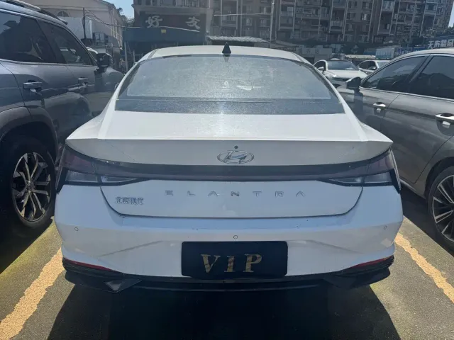 Hyundai Elantra — Фото автомобиля 15