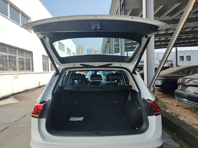 Volkswagen Tiguan L — Фото автомобиля 18