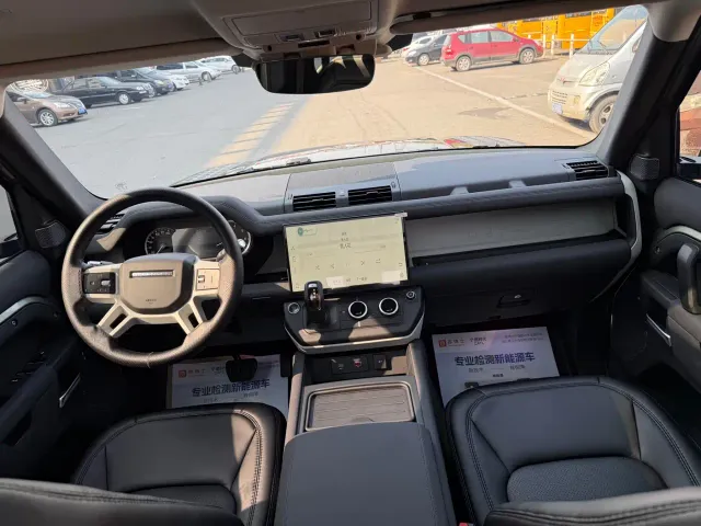 Land Rover Defender — Фото автомобиля 9