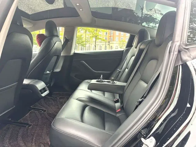 Tesla Model 3 — Фото автомобиля 4
