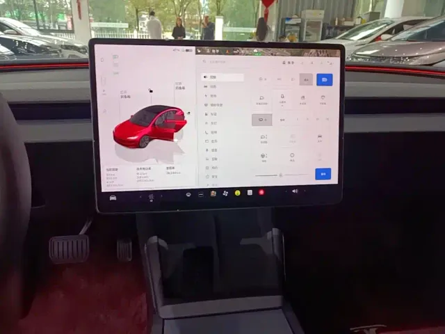Tesla Model 3 — Фото автомобиля 12
