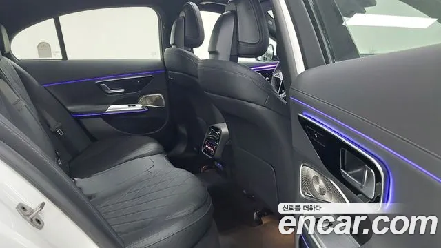 Mercedes-Benz E-Class — Фото автомобиля 10
