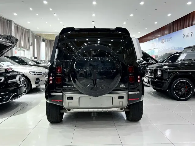 Land Rover Defender — Фото автомобиля 5