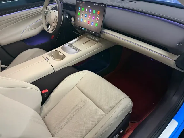 Xiaomi SU7 — Фото автомобиля 12