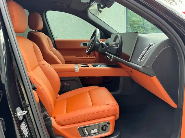 Li Auto L8 — Фото автомобиля 14