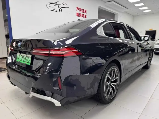 BMW i5 — Фото автомобиля 9