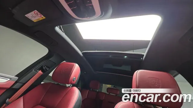 Porsche Macan — Фото автомобиля 16