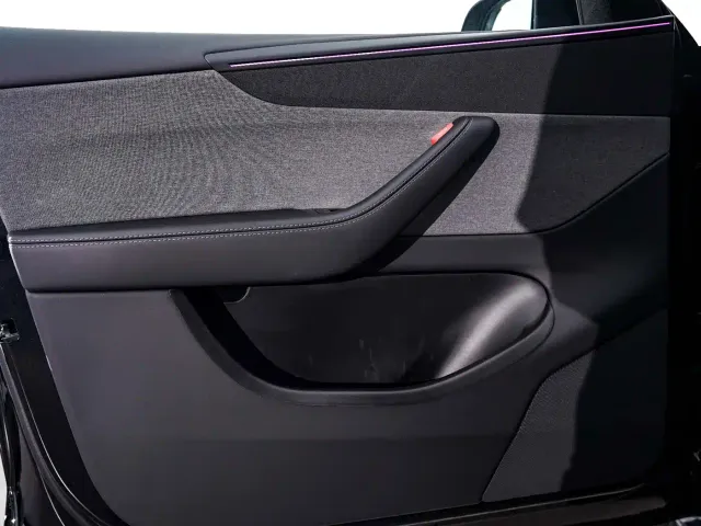 Tesla Model Y — Фото автомобиля 12