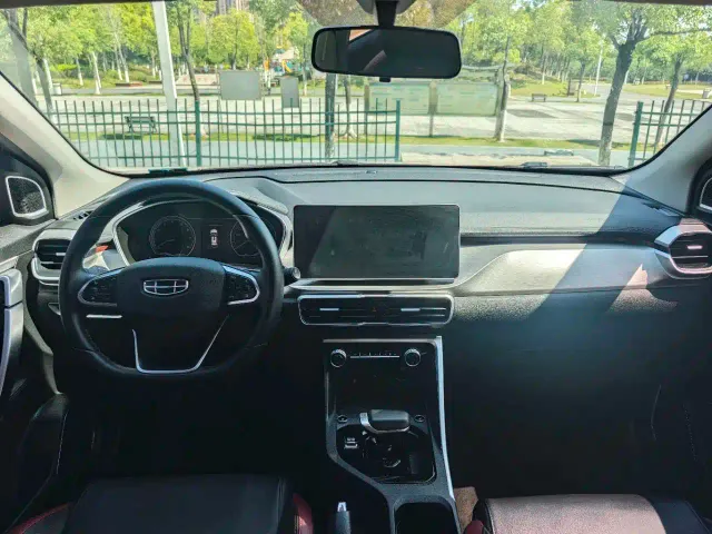 Geely Binyue — Фото автомобиля 10