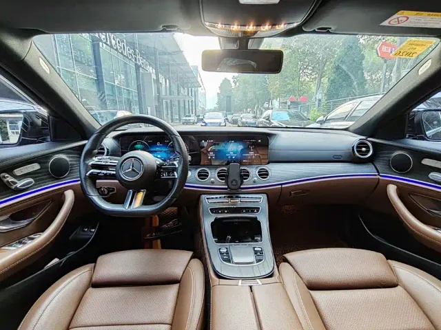 Mercedes-Benz E-Class — Фото автомобиля 13