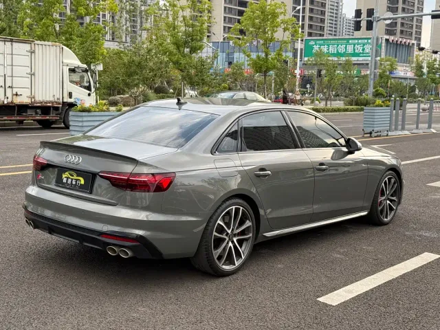 Audi S4 — Фото автомобиля 5