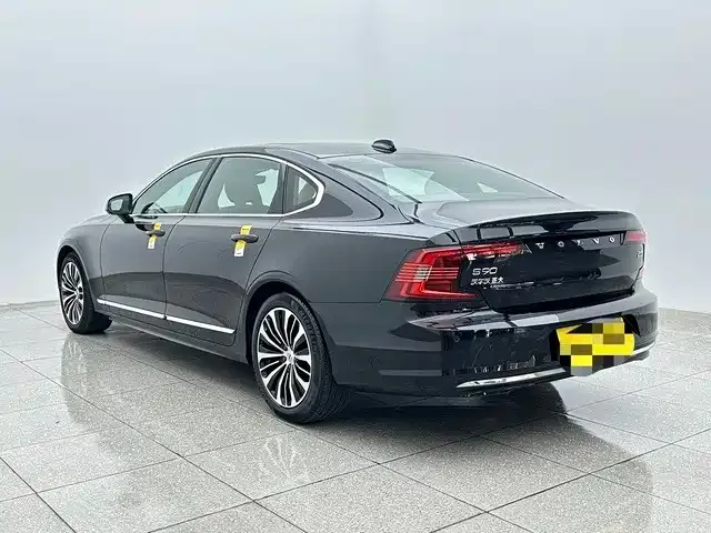 Volvo S90 — Фото автомобиля 4