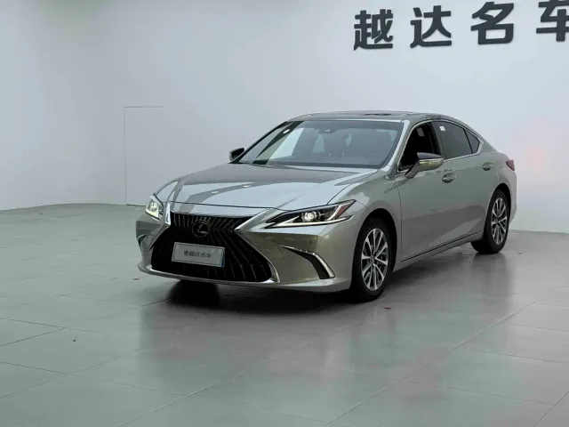 Lexus ES — Фото автомобиля 4