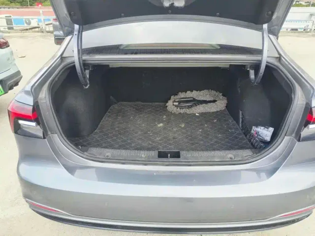 Roewe i6 MAX EV — Фото автомобиля 5