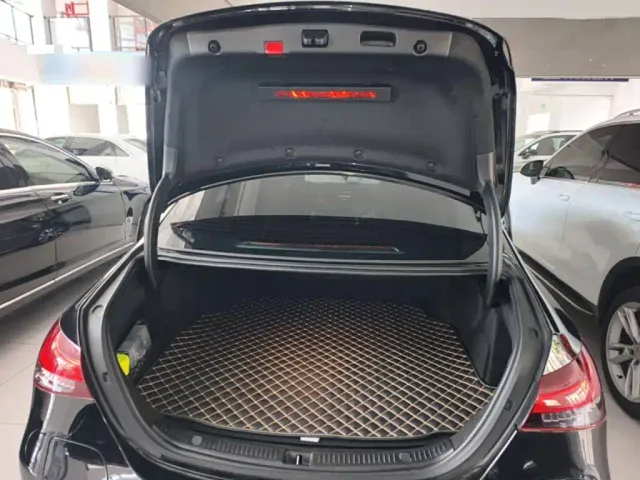 Mercedes-Benz E-Class — Фото автомобиля 18