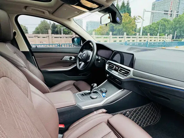 BMW 3 Series — Фото автомобиля 11