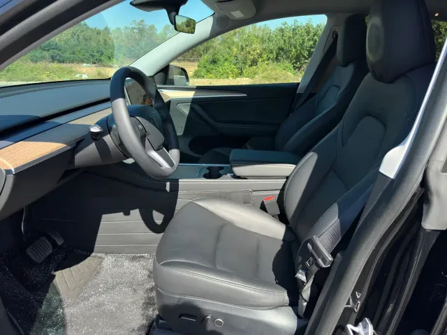 Tesla Model Y — Фото автомобиля 12
