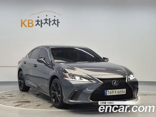 Lexus ES — Фото автомобиля 4