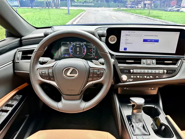 Lexus ES — Фото автомобиля 13