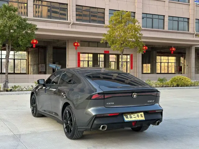Changan Changan UNI-V 2024 1.5T Deluxe — Фото автомобиля 9