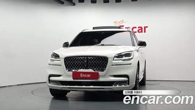 Lincoln Aviator 2nd Gen — Фото автомобиля 3
