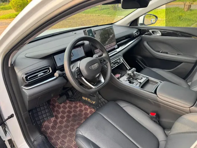 Geely Emgrand — Фото автомобиля 15