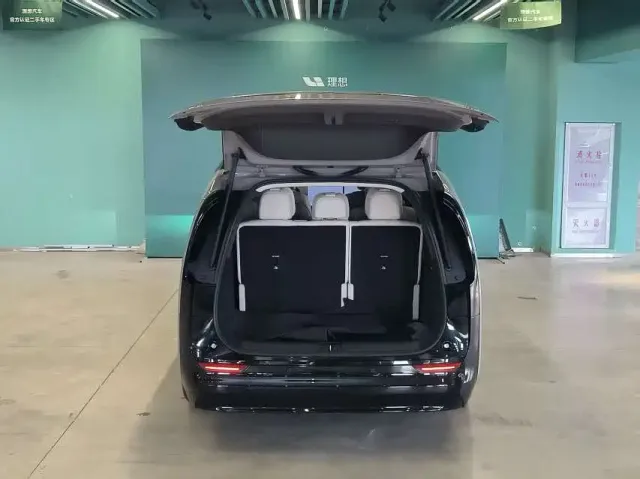 Li Auto MEGA — Фото автомобиля 5